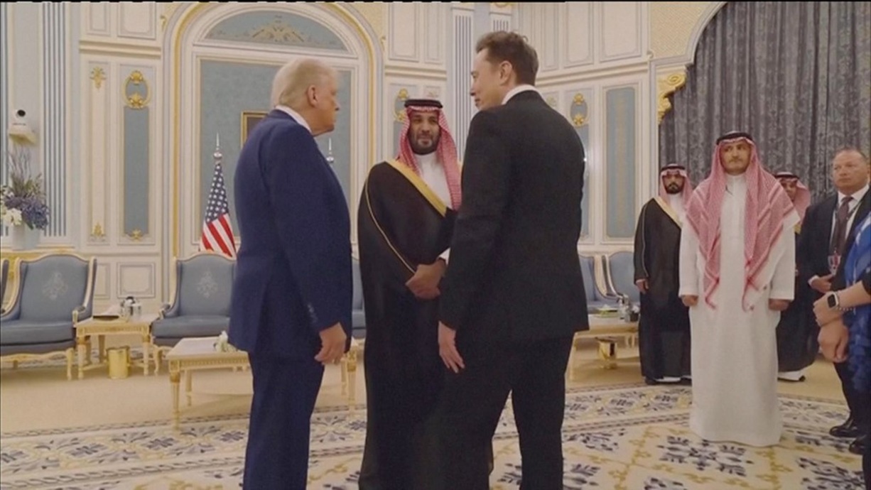 ترامب يقدم لولي عهد السعودية ثلة من عمالقة الأعمال الأمريكيين على رأسهم أيلون ماسك (فيديو)