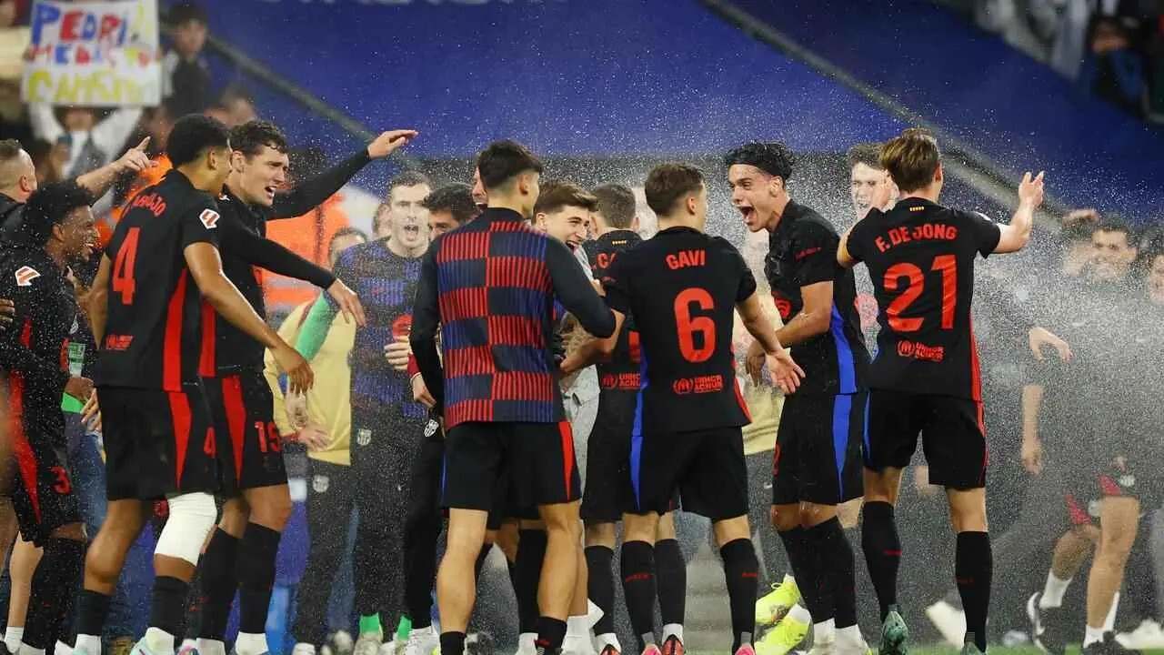 "من يدفع للحكام لا يمكن تهنئته".. تعليق صاعق على تتويج برشلونة بالدوري الإسباني (فيديو)