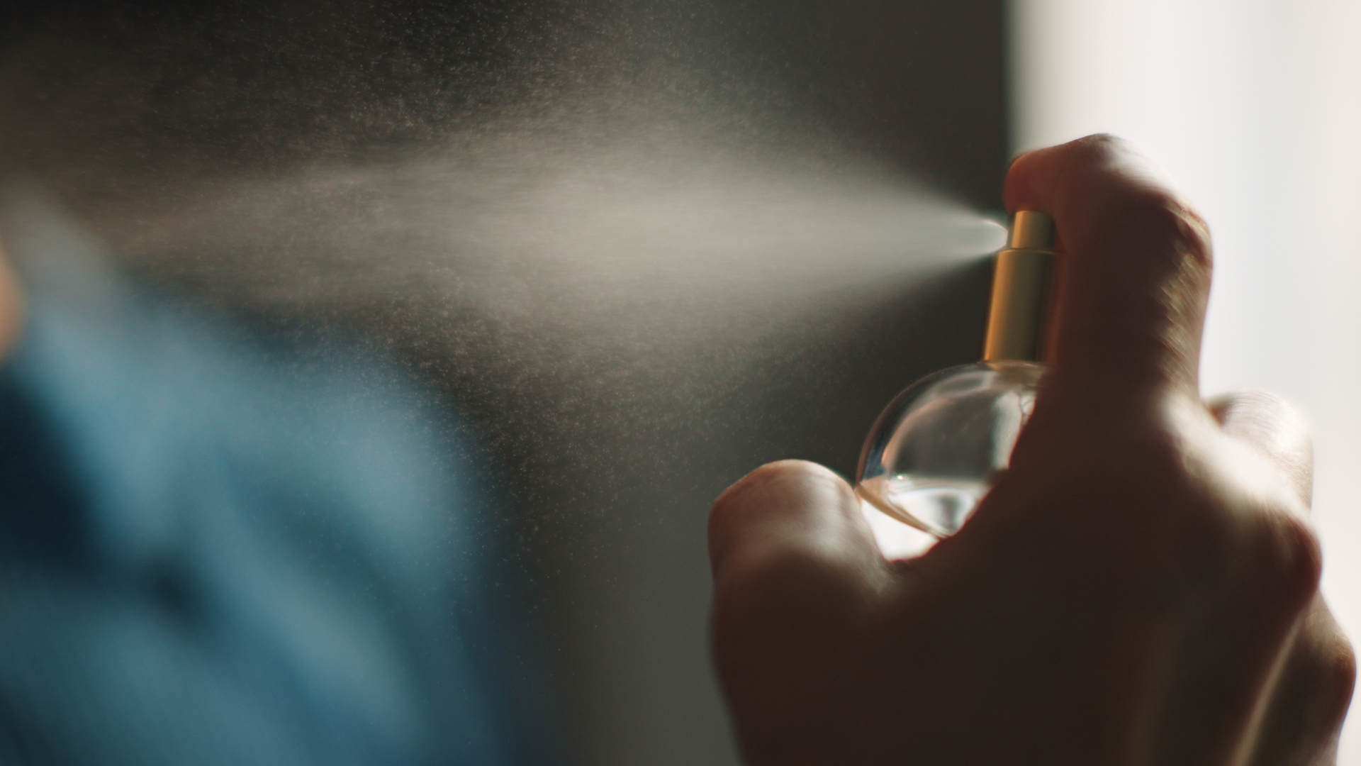 عطرك يعبث بالدرع الخفي المحيط بجسمك وينتج مركبات كيميائية غير متوقعة!