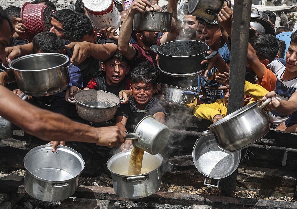 ما هي الخطة المدعومة من أمريكا لمساعدات غزة ولماذا ترفضها الأمم المتحدة؟