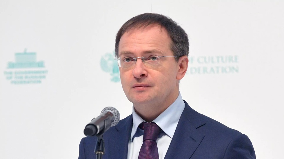 رئيس الوفد المفاوض الروسي يتصل بوزير الدفاع الأوكراني