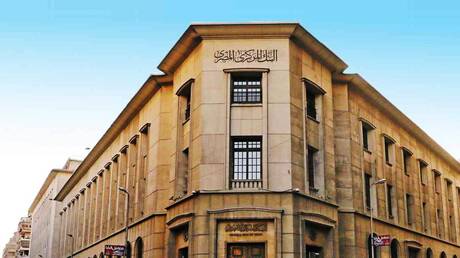 ارتفاع تحويلات المصريين العاملين في الخارج إلى 32.6 مليار دولار 