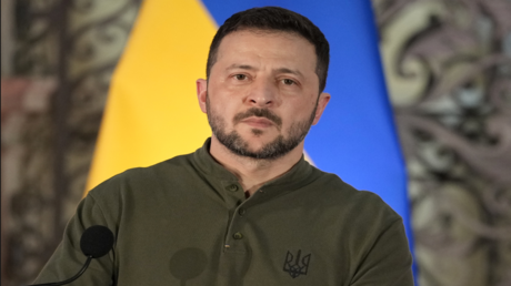 زيلينسكي يوضح سبب مرسوم حظر المفاوضات مع روسيا ويستثني نفسه