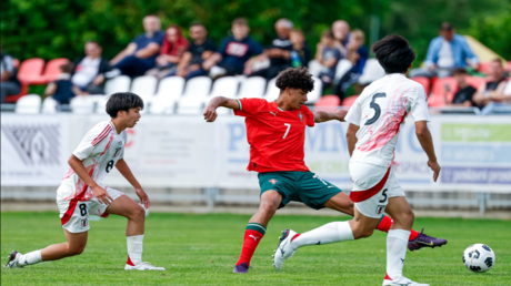 رونالدو يبدي تفاعلا مؤثرا بعد أول مباراة دولية لنجله مع البرتغال (صور)