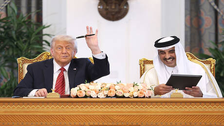 أمير دولة قطر والرئيس الأمريكي يشهدان التوقيع على عدد من الاتفاقيات بين البلدين بينها دفاعية