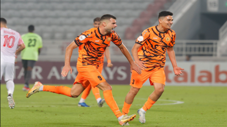 حكم قطري يرتكب خطأ فادحا في ركلات الترجيح بكأس الأمير (فيديو)