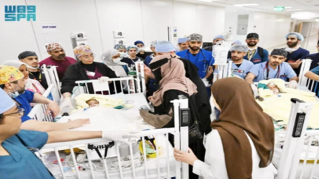 بعد جراحة استغرقت 15 ساعة.. طاقم سعودي ينجح في فصل توأم إريتيري (فيديو)
