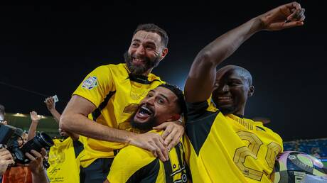 رغم عدم مشاركته.. رد فعل كريم بنزيما على فوز الاتحاد بالدوري السعودي (فيديو)