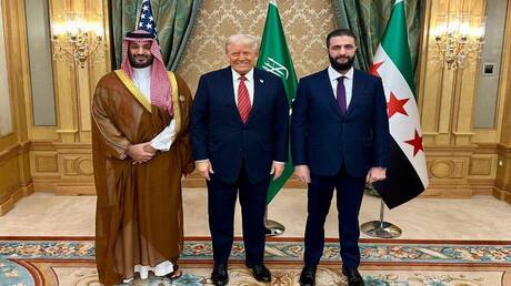 علاء مبارك يعلق على صورة ترامب مع بن سلمان والشرع