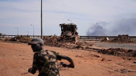 السودان.. قتلى مدنيون وعسكريون في المواجهات والمدنيون يحفرون ملاجئ أرضية بدائية للحماية