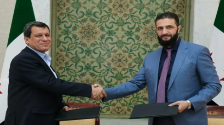 وفد كردي من شمال شرق سوريا يزور دمشق لبحث تطبيق الاتفاق مع إدارة الرئيس الشرع