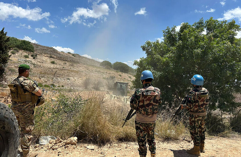 أقفله الجيش الإسرائيلي.. الجيش اللبناني يزيل شريطا شائكا ويفتح الطريق بين حولا ومركبا وتلة العباد