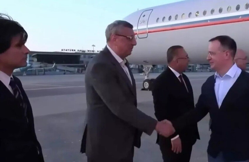 ميدينسكي يصل إلى إسطنبول على رأس الوفد الروسي للقاء الجانب الأوكراني