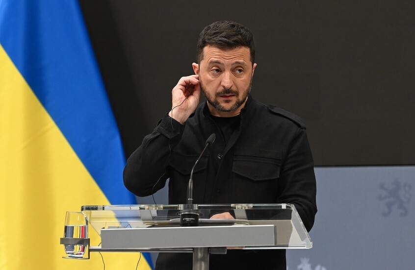 نائب أوكراني يصف زيلينسكي بـ"الإرهابي" ويطالب بالتعامل معه