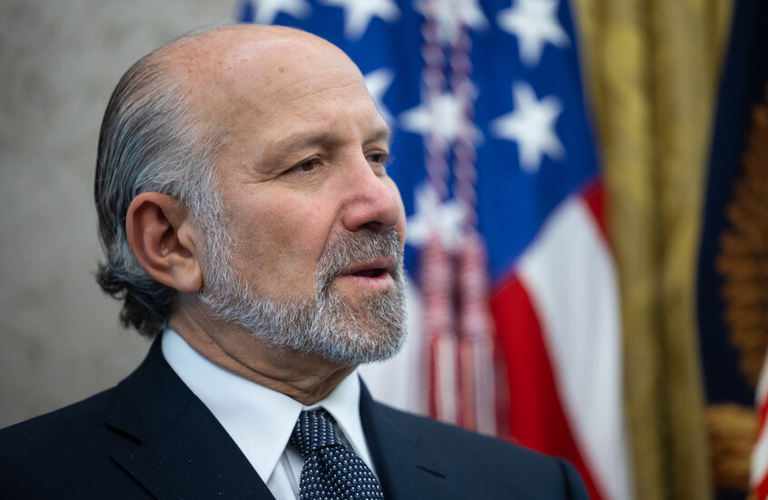 وزير التجارة الأمريكي: ترامب لن يمدد تعليق سريان الرسوم