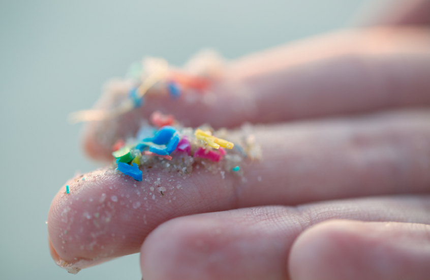 دراسة تحذيرية تكشف مخاطر البلاستيك النانوي على وظائف الكبد