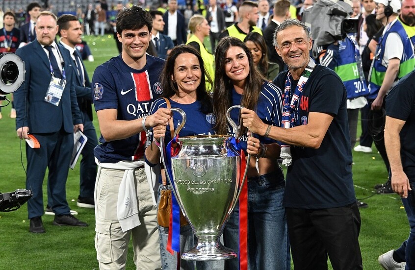 غوارديولا يوجه رسالة لإنريكي بعد معادلة إنجازه التاريخي