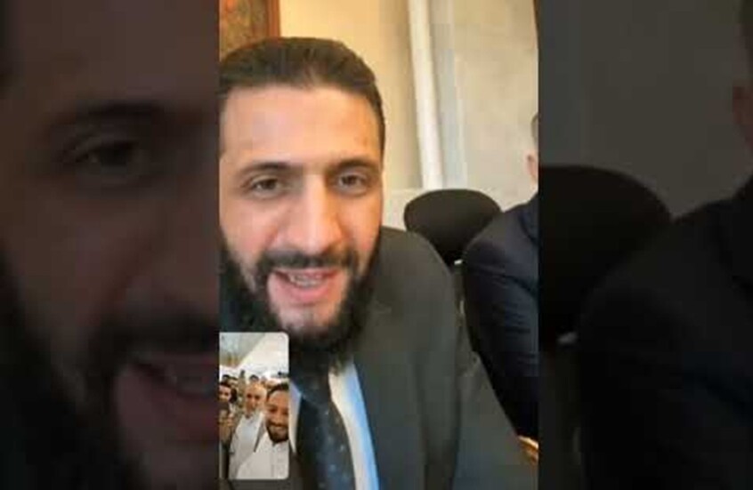 الرئيس الشرع يجري اتصال فيديو مع حجاج سوريين أثناء أداء مناسكهم.. ماذا طلب منهم؟ (فيديو)