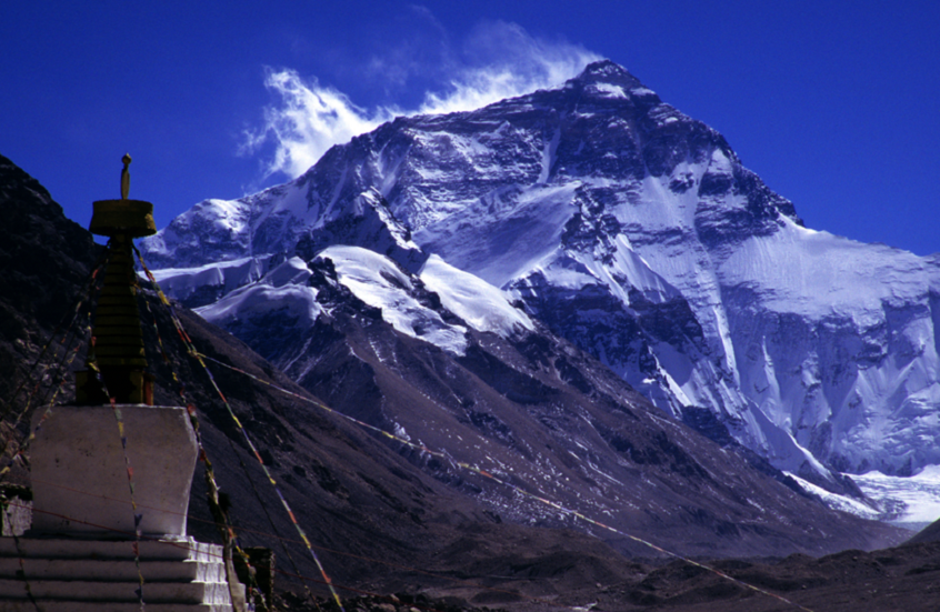 بطارية صينية تتحدى قمة إيفرست في إنجاز مذهل!