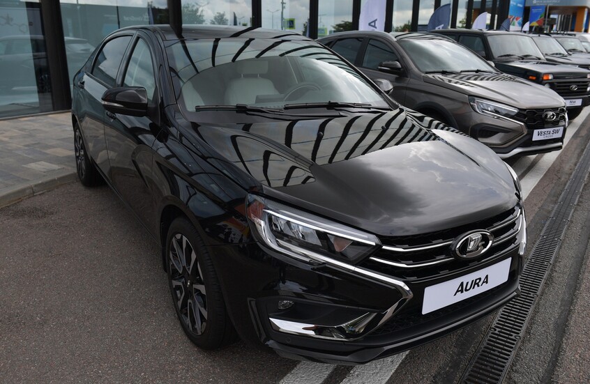 روسيا تدرس تطوير نسخ مميزة من سيارات Lada Aura