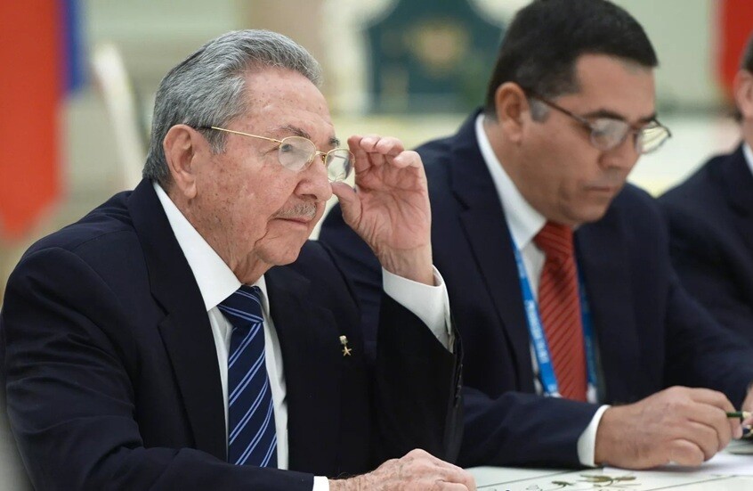 مدفيديف يجري محادثة هاتفية مع الزعيم الكوبي راؤول كاسترو