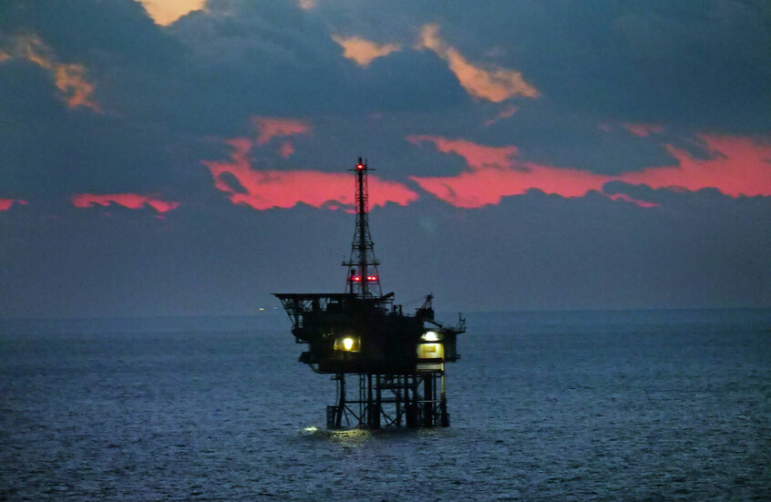 تراجع أسعار النفط مع ارتفاع إنتاج "أوبك+"