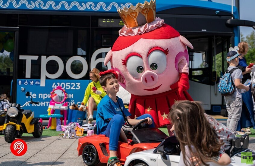 موسكو تكرّم الطفولة بفعالية مبتكرة في جناح النقل