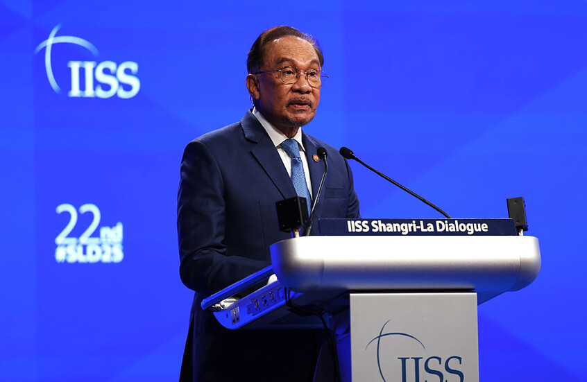 القضاء الماليزي يرفض وقف دعوى اعتداء جنسي ضد رئيس الوزراء