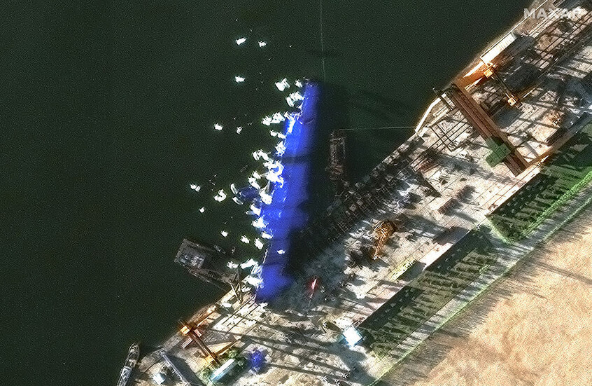 كوريا الشمالية.. رفع مدمرة الصواريخ النووية التي انقلبت الشهر الماضي (صور)