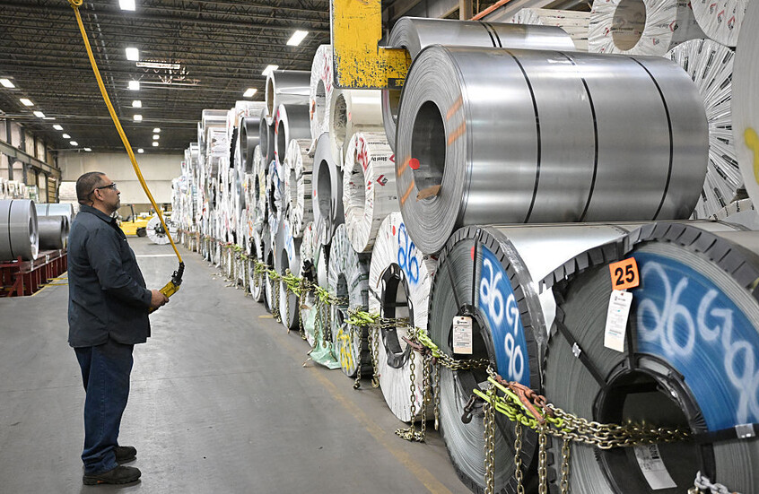 خبراء يحذرون من تأثير مضاعفة الرسوم الجمركية على واردات الصلب على الاقتصاد الأمريكي