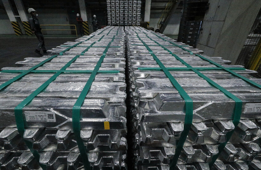 كيف أثر القرار الأمريكي بمضاعفة الرسوم على أسعار الألمنيوم؟