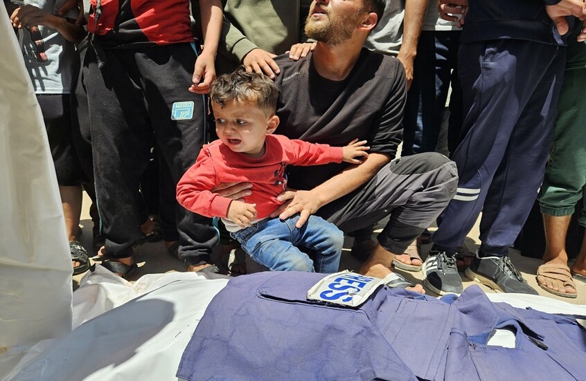 قطاع غزة.. مقتل 4 صحفيين بقصف مستشفى المعمداني (فيديو + صور)