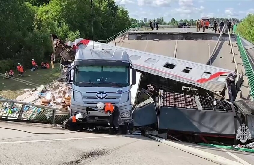 بيسكوف: الاعتداء على قطاري بريانسك وكورسك الإرهابي نفذ بموافقة زيلينسكي شخصيا