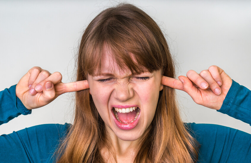 هل يزعجك صوت المضغ؟.. قد يكون هذا إنذارا خطيرا لصحتك العقلية