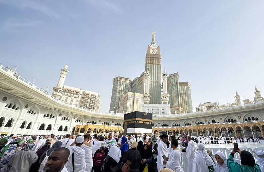 ولي العهد السعودي يصل إلى منى للإشراف على تنظيم الحج