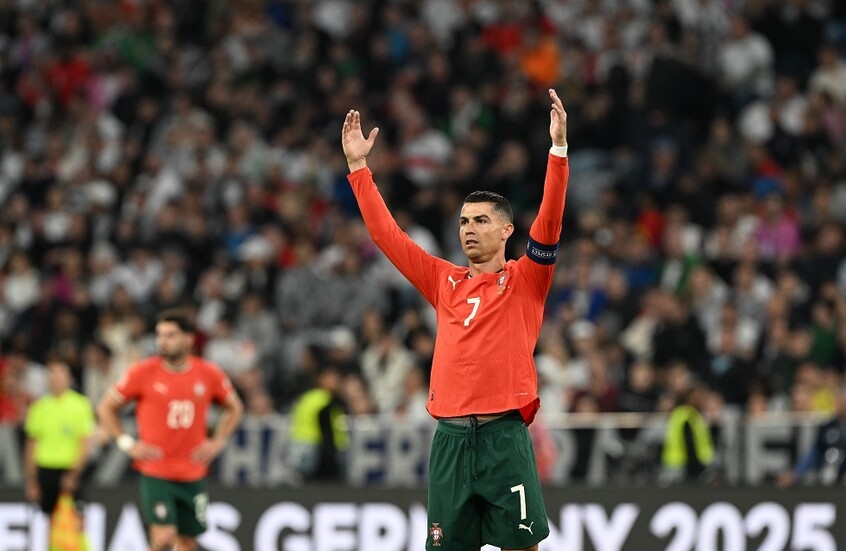 شاهد.. رد فعل رونالدو على هتاف جمهور ألمانيا باسم ميسي