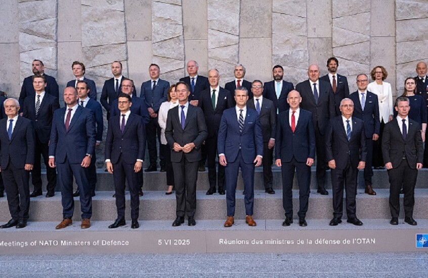 "الناتو" يقر أكبر برنامج للتسلح منذ الحرب الباردة لمواجهة "الخطر الروسي"