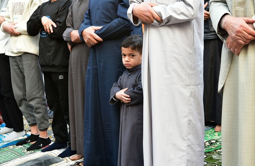 دار الإفتاء المصرية توضح الفرق الجوهري بين صلاتي عيد الفطر وعيد الأضحى