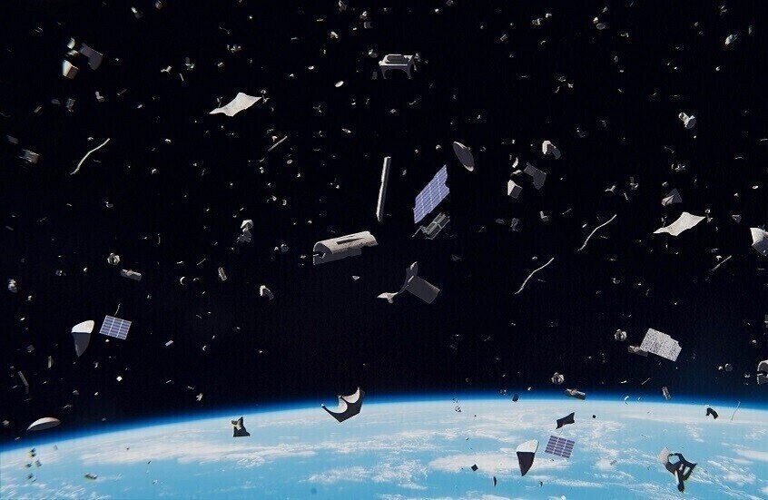 خبير روسي يوضح العلاقة بين الحطام الفضائي وتغير المناخ