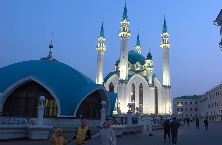 صلاة عيد الأضحى المبارك في مسجد "قول شريف" في قازان