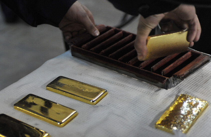 الذهب يحقق مكاسب أسبوعية بدعم توقعات خفض الفائدة الأمريكية