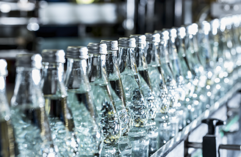 سحب عبوات مياه معبأة من الأسواق الأمريكية بسبب تلوث بكتيري خطير