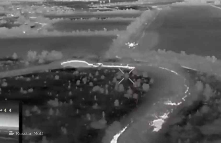 شاهد.. مسيرات روسية تطهر سماء دونيتسك من طائرات الهيكساكوبتر التابعة للقوات الأوكرانية