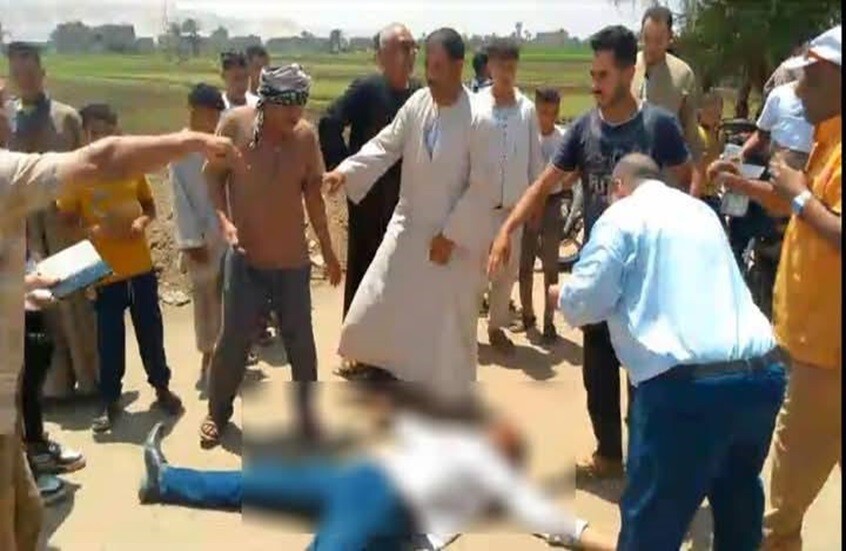 مصر.. اعتداء وحشي على مسؤول حكومي خلال مهمة في ثاني أيام العيد (صور)