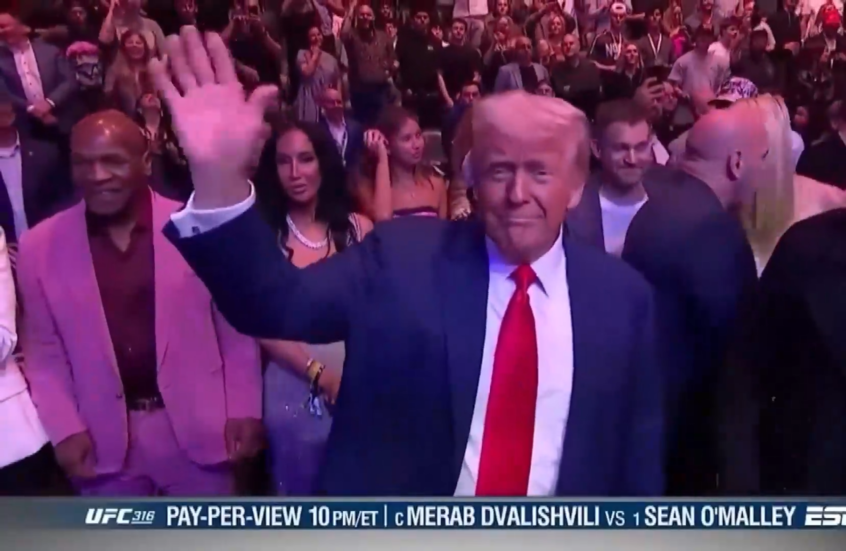 استقبال مهيب لدونالد ترامب أثناء ظهوره المفاجئ في نزال "يو أف سي" في نيوجيرسي