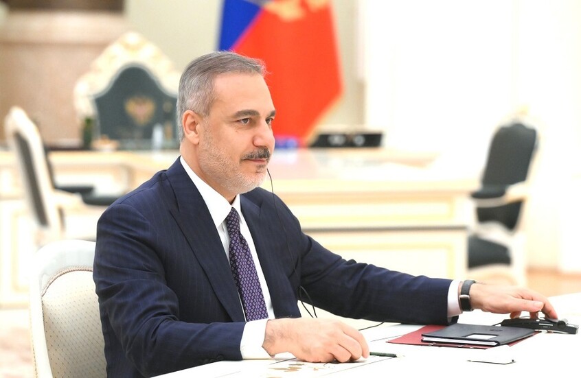 وزير الخارجية التركي يبحث مع الأمين العام للناتو الأزمة الاوكرانية