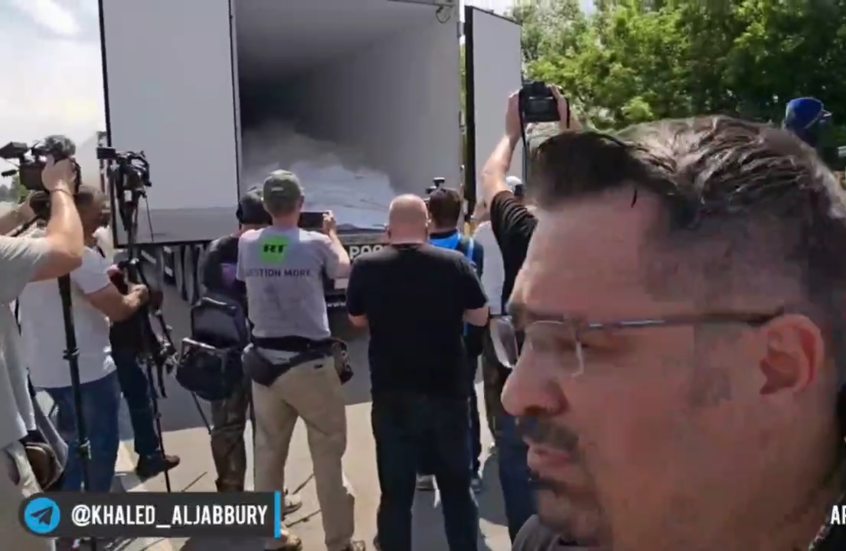 مراسل RT: طابور من شاحنات تحمل جثث الجنود الأوكرانيين لا يزال ينتظر رد كييف