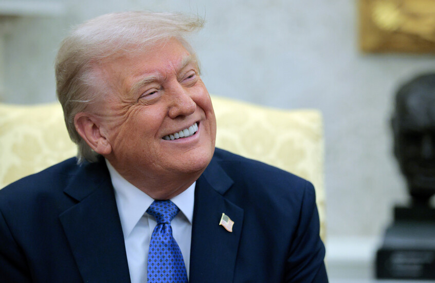 وجه ترامب يظهر مجددا في لندن... ولكن من القرع! (فيديو)