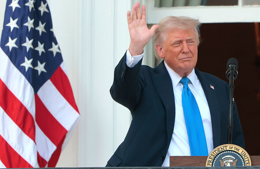 قرار ترامب منع دخول مواطني 12 دولة يدخل حيز التنفيذ