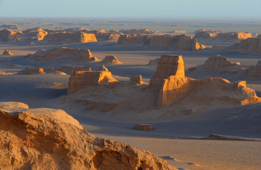 مصور "درون" يكشف عن مشهد مهيب في قلب صحراء لوط بإيران (فيديو)
